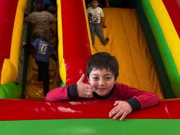 Fiesta y comunidad en la celebración del día del estudiante