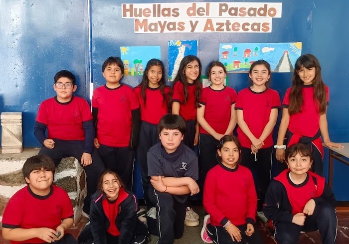 Estudiantes de 4° Básico A comparten su aprendizaje en una exposición a las familias
