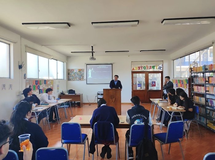 Nuestros estudiantes se destacan en jornadas de debate