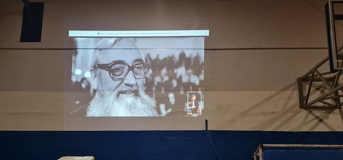 «Mesa del Tata Esteban» reunió a las familias del Colegio SS.CC. Viña del Mar en torno a la poesía de Esteban Gumucio
