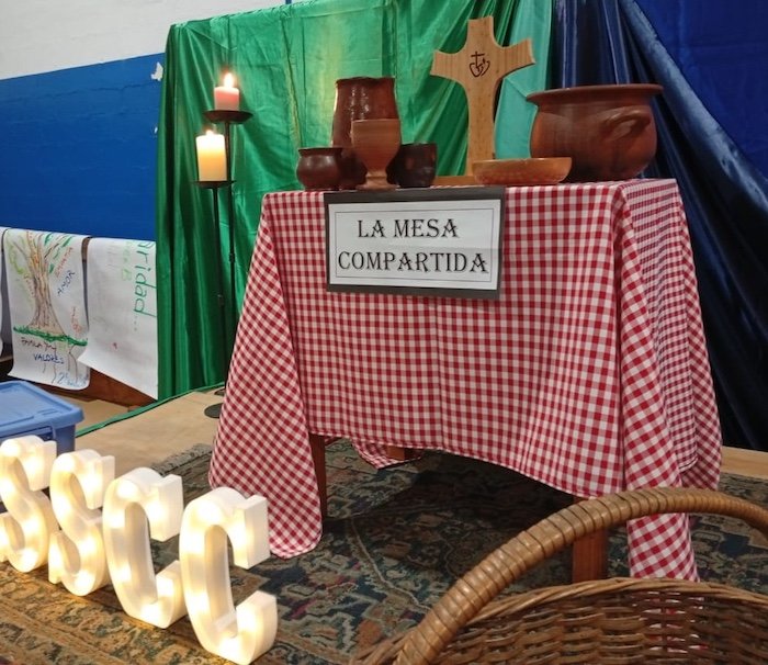 Una mesa que nos une, una mesa compartida