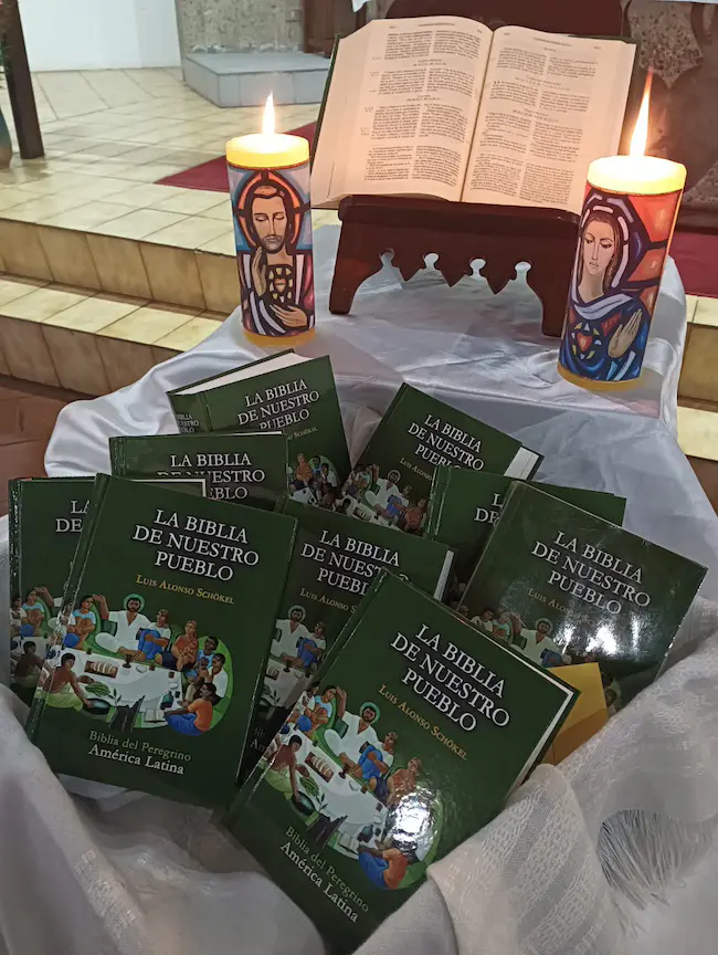 Entrega de la biblia