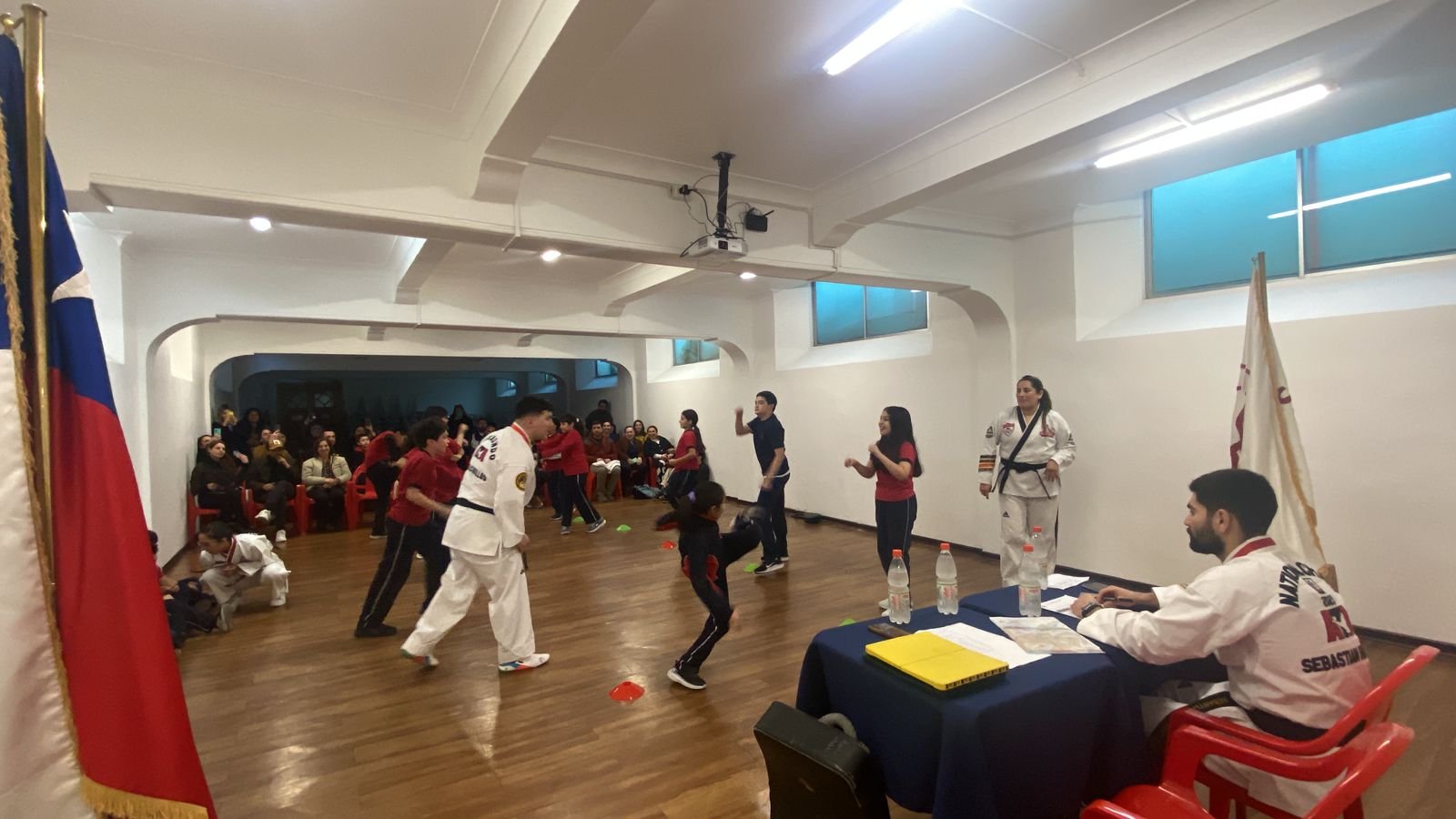 Estudiantes rinden examen de Taekwondo ATA/Bekho en nuestro colegio