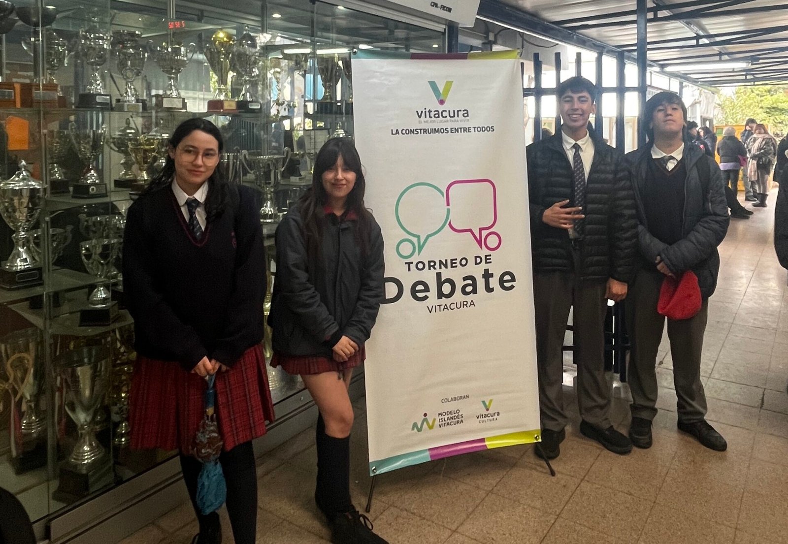 Talento y pensamiento crítico: estudiantes SS.CC. brillan en el Torneo Interregional de Debate