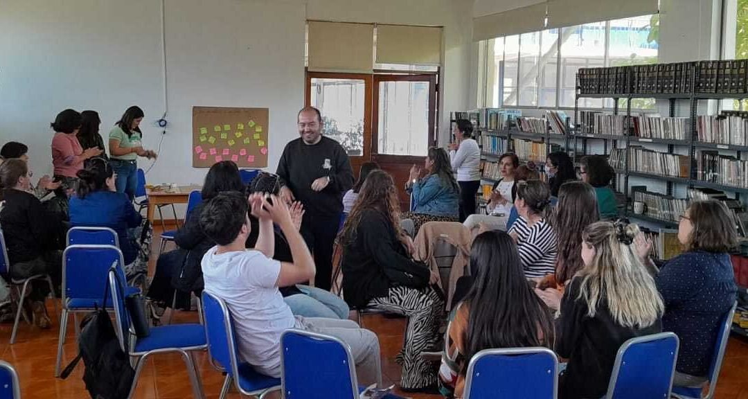 Trabajo conjunto del Equipo de Apoyo Escolar con estudiantes de la Carrera de Psicología de la Universidad de Playa Ancha