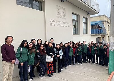 Estudiantes de IV medio colegio SSCC viña del mar Monjas Francesas visitan Universidad técnica Federico Santa María