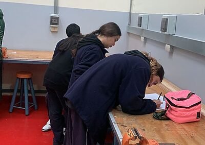 Estudiantes de IV medio colegio SSCC viña del mar Monjas Francesas visitan Universidad técnica Federico Santa María