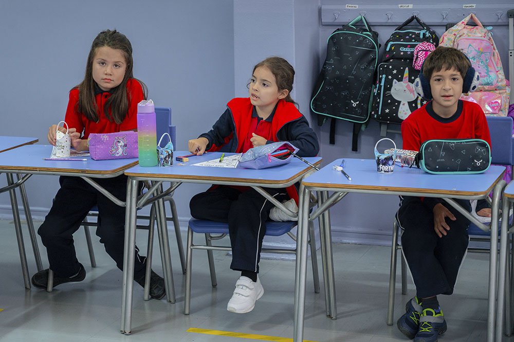 Alumnas de enseñanza básica en la sala del colegio SS.CC. Monjas Francesas de Viña del Mar