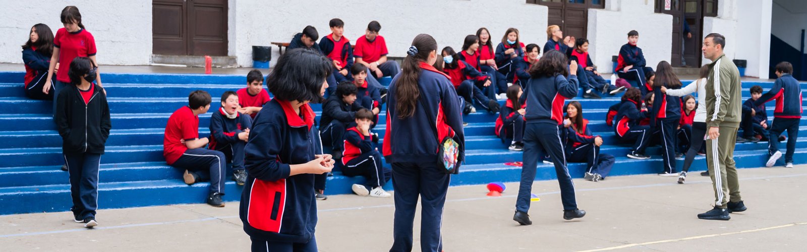 Alumnos en educación física del colegio sagrados corazones monjas francesas de viña del mar
